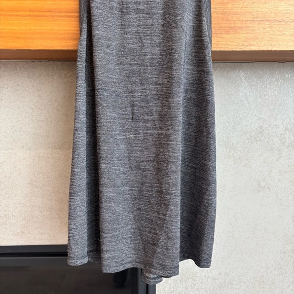 Lululemon Hot Like Agni Singlet in heather gray, Size 4 - Picture 10 of 15